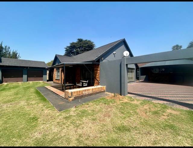 4 BEDROOM HOUSE FOR SALE IN VANDERBIJLPARK CE 5